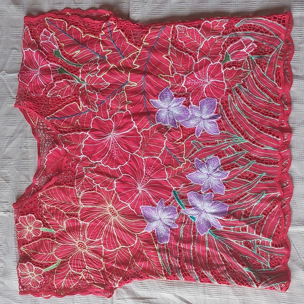 VIINTAGE handmade tropical red flower top with weave accents. L